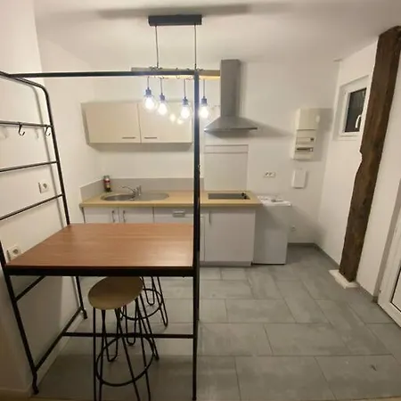 Joli Studio Proche Halles De Apartmán