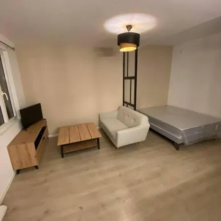 Joli Studio Proche Halles De Apartmán *